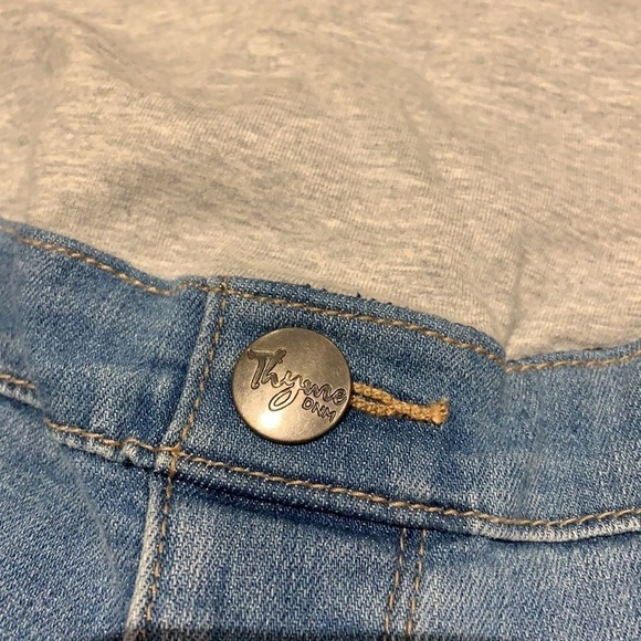 Thyme Maternity medium/light wash jeans size XXL pants with a belly band - Picture 6 of 10